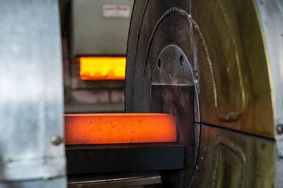 annealed AlNiCo-casting into the magnetic field