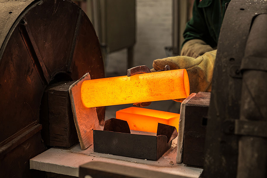 Equipping the magnetic field with AlNiCo-casting 2