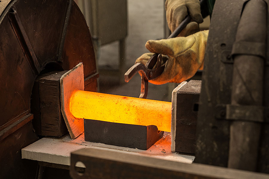 Equipping the magnetic field with AlNiCo-casting